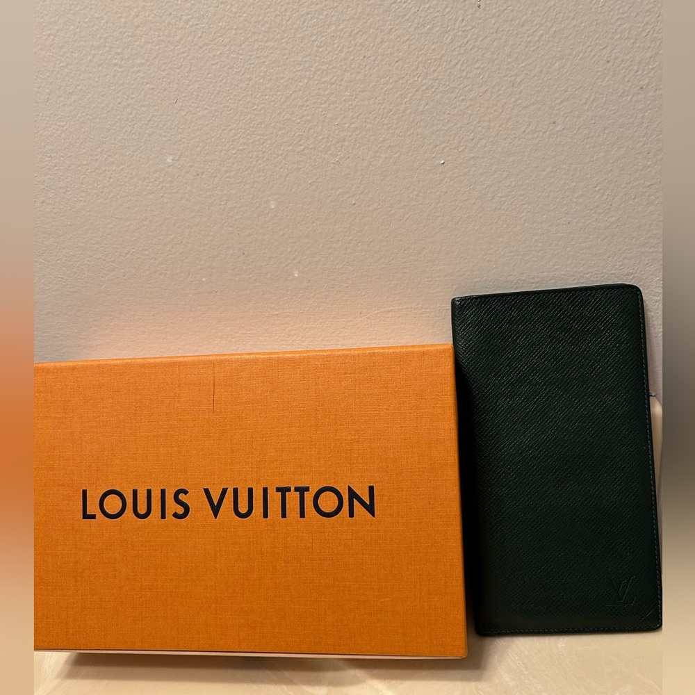 Louis Vuitton Wallet Porte Valeur Cult Green